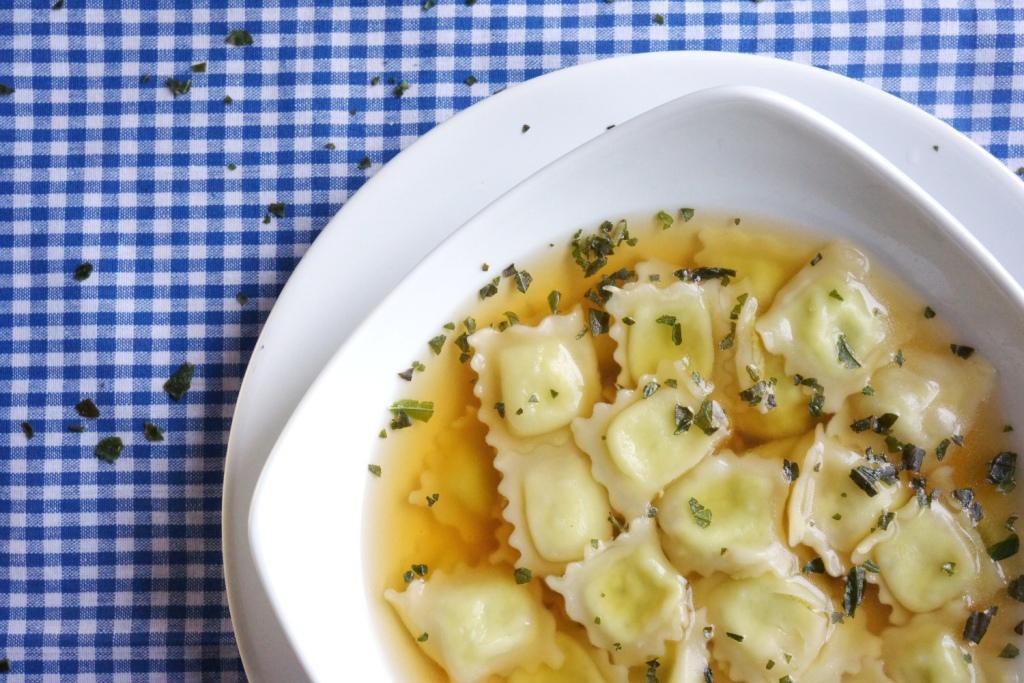 ravioles bouillon de légumes toque et tablier