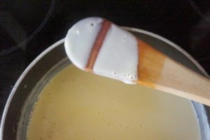 creme anglaise inratable toque et tablier (3)