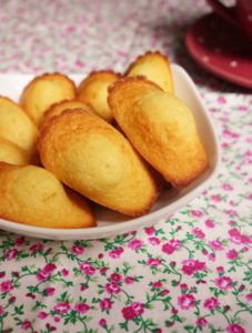 madeleines bosse toque et tablier