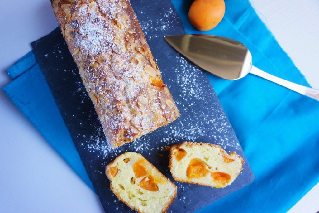 cake moelleux abricots amandes toque et tablier