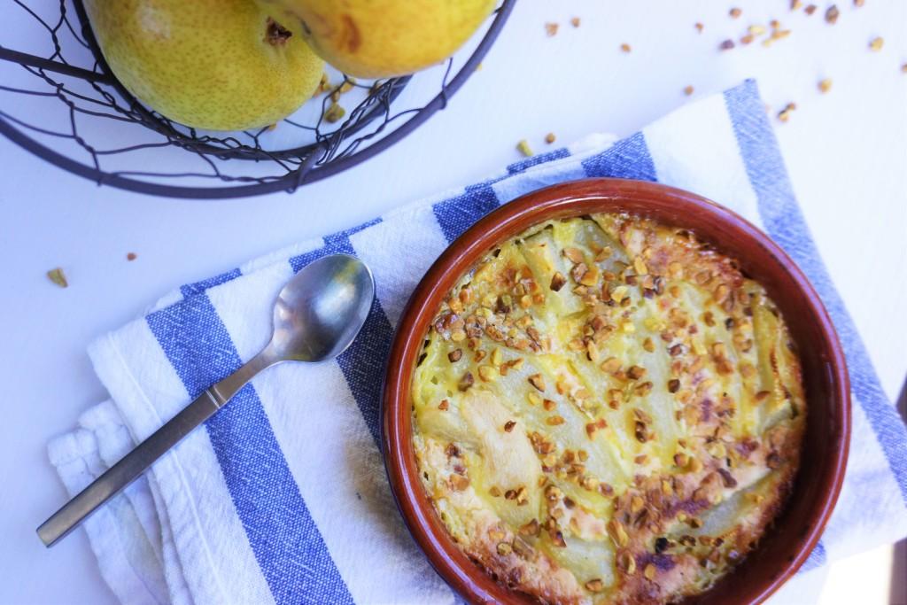 gratin-de-poires-aux-eclats-de-pistaches-toque-et-tablier-