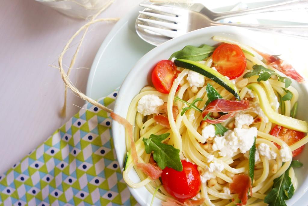 salade-de-pates-aux-courgettes-et-ricotta-toque-et-tablier