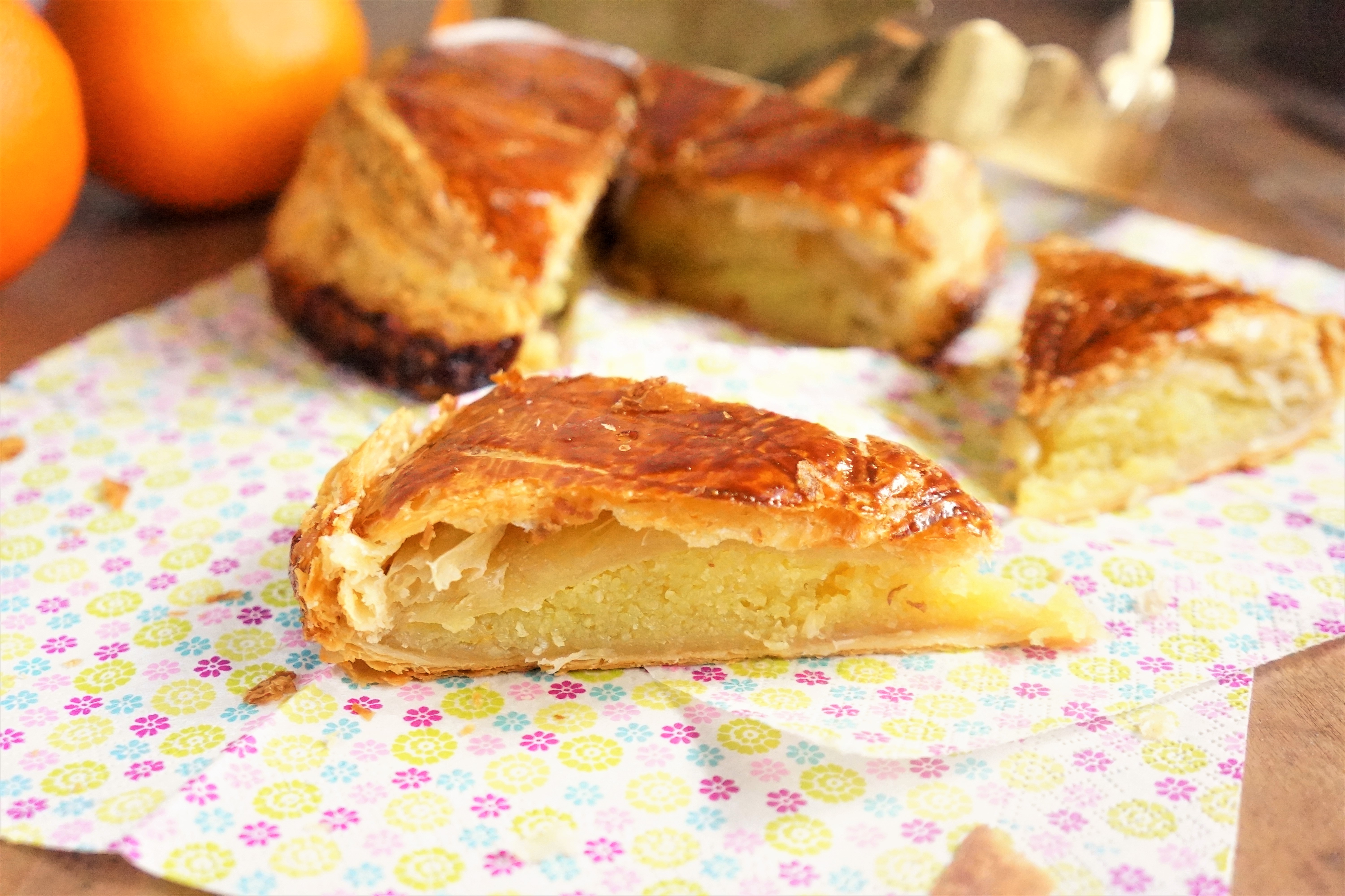 galette des rois orange toque et tablier