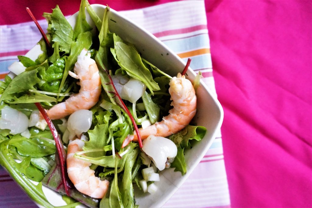 salade de jeunes pousses litchi crevettes toque et tablier