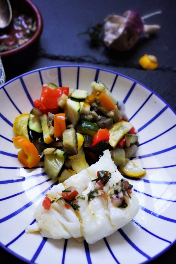 dos de cabillaud sauce vierge ratatouille toque et tablier.