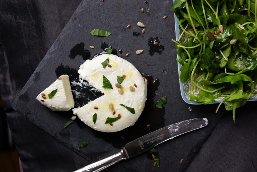 chèvre frais huile d'olive et basilic toque et tablier