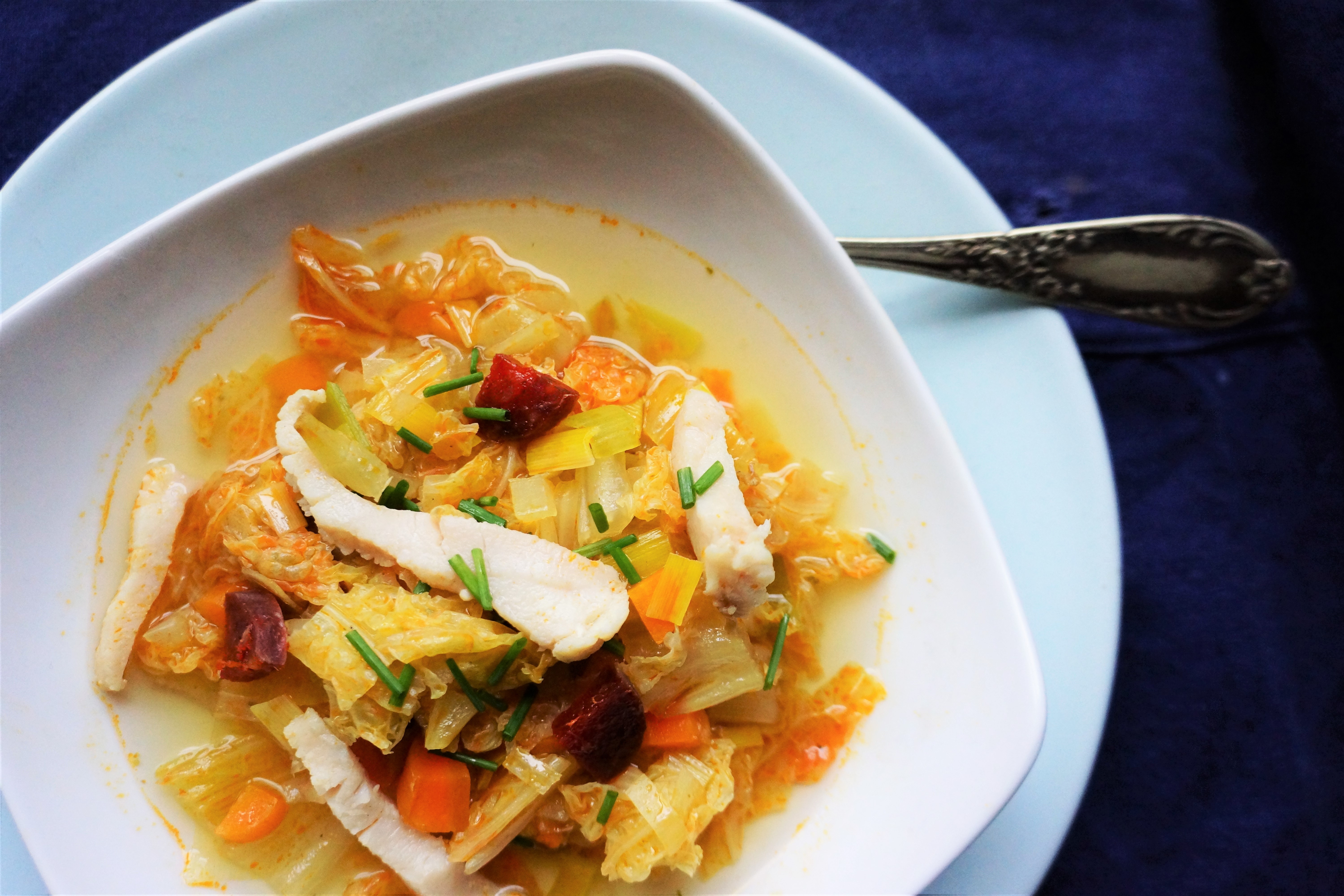 bouillon legumes poisson toque et tablier.