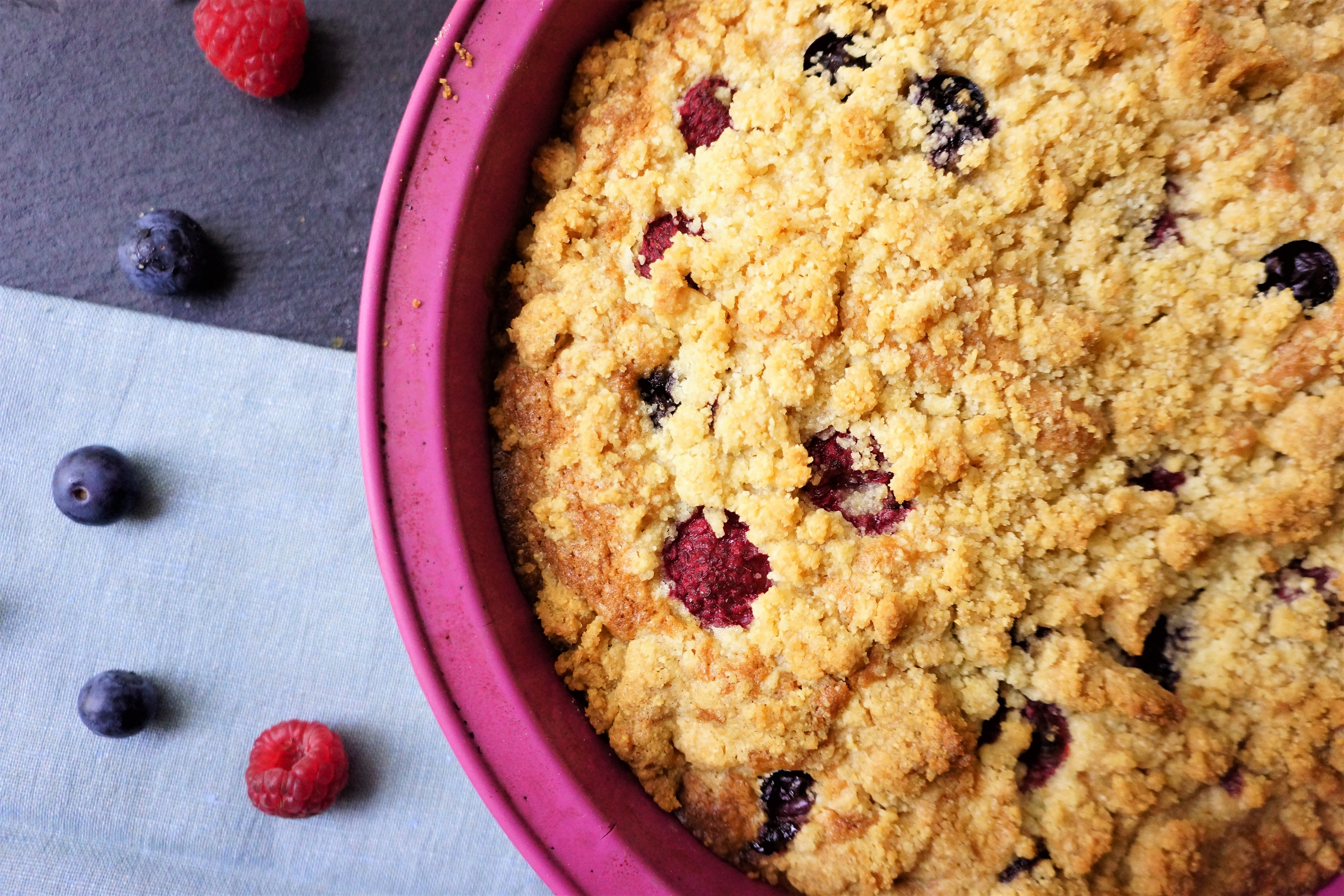 https://www.victoire-scalabre-nutritionniste.com/wp-content/uploads/2018/05/crumbcake-amandes-framboises-myrtilles-toque-et-tablier-