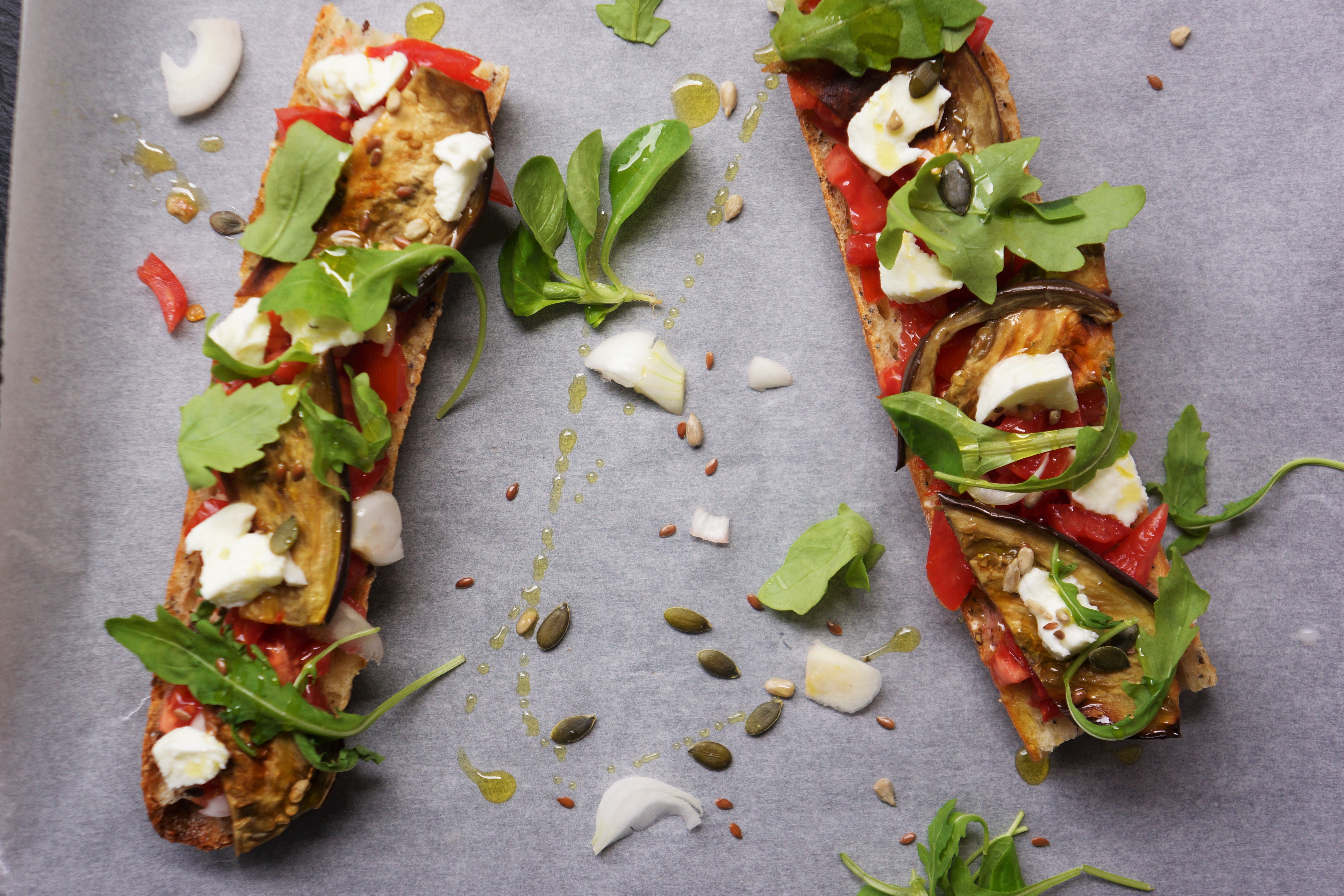 baguette tomates aubergine mozzarella toque et tablier