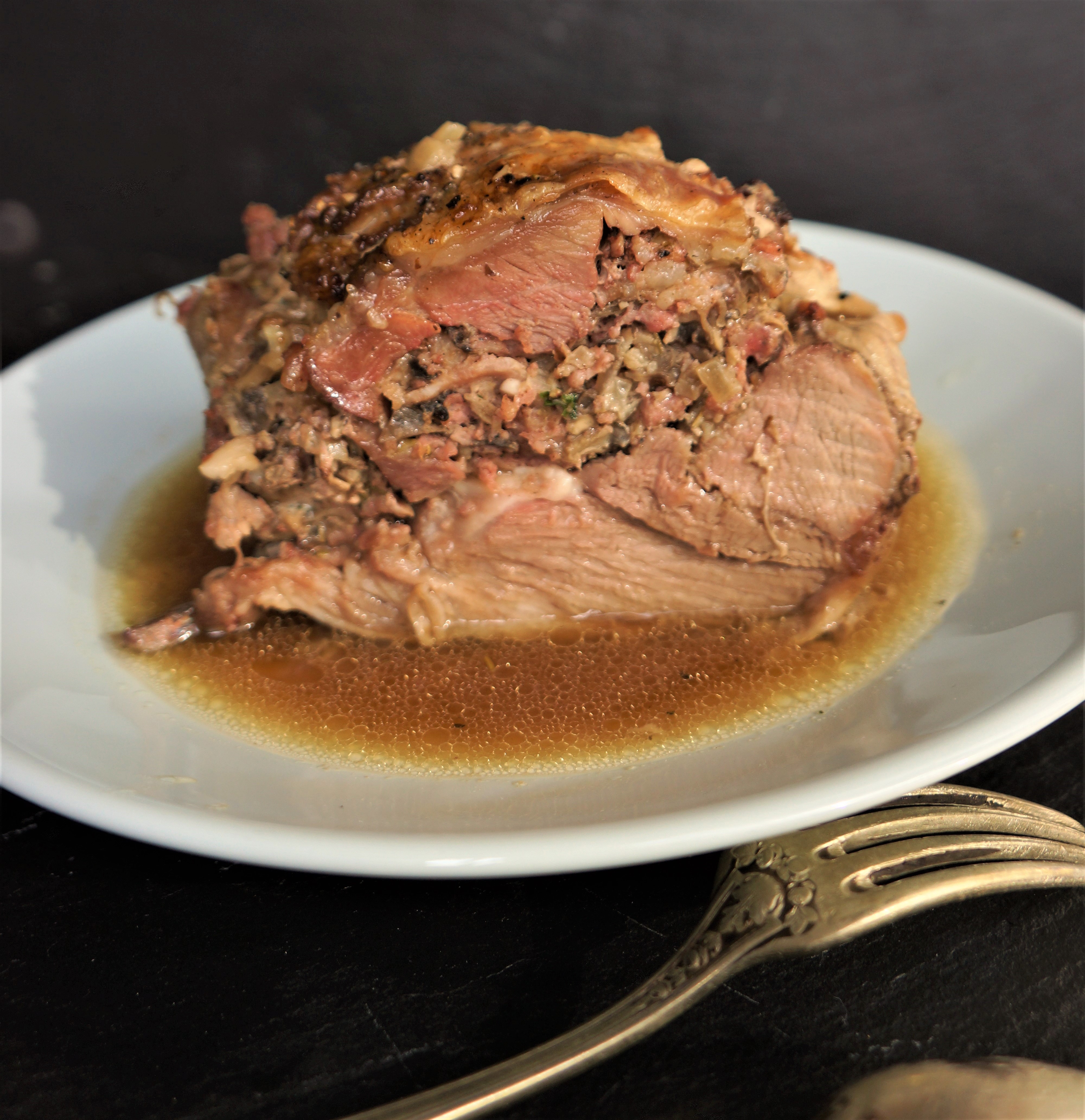 épaule d'agneau farcie aux champignons, saveur d'Orient